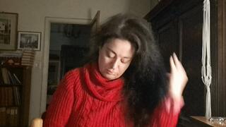 BRUSHING SHINY DARK HAIR