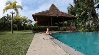 Swimming in pool and underwater masturbate uf