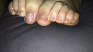 MESSY TOES CUMSHOT - SD