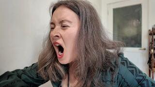 she yawing at her work place m0