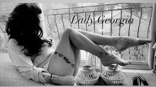 Lady Georgia shoes cleaning & foot feeding