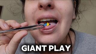 Tiny men in my bellybutton – giantess plays before eating them