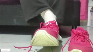 Mila1_Fox itchy worn white socks out shoes