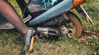 STUCK SCOOTER High heels wet ground and a stuck scooter