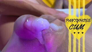 Mutual MASTURBATION in PANTYHOSE before PISSING