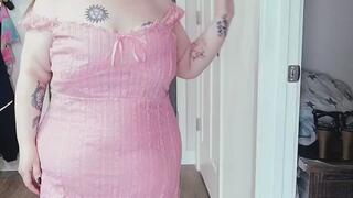 Sweet girl next door ass shaking