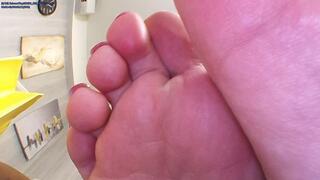 Under Giantess Salome's legs (Tiny3DX 06)