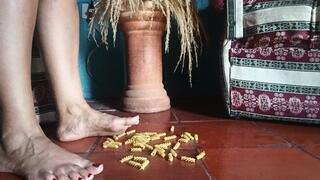 Roxan crushing with her bare feet (3)