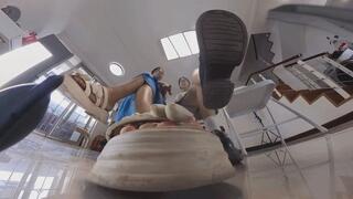 6K ANNA Takes Newcomers to Try Trampling and Training Dwarves 360VR