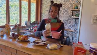 preparing breakfast that makes me fart stinky