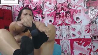 Sharlotte Itchy black socks to dry bare