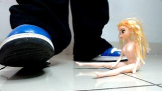 Ebony Giant Male Crushes Tiny (WHYTE) Bitch and Humilitates her