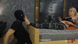 Licking her naked soles HD MP4