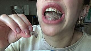 chew chicken bones m