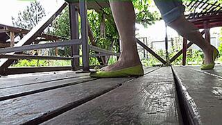 the heavy table crushed my leg