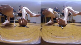 3DVR180 degrees XINGGAN XIAOYU put the dwarf in the shoe and crushed it