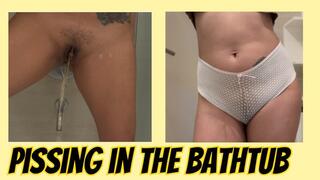 Pissing in the bathtub + slowmotion