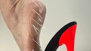 Il Marito Gioca a Calcetto , e la Moglie gioca con le palle del cognato