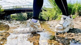 White Wet Buffalos – Dirty Riverwalk in Lack Buffalos