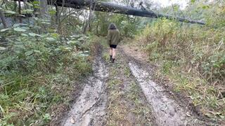 get stuck in the thick mud near the river m0