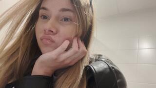 Public de-farting mp4 FULL HD