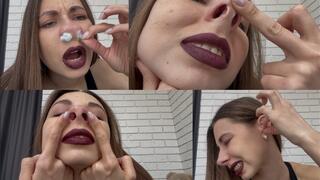 After custom video Nastya takes out plugs from her nose and ears, pig nose