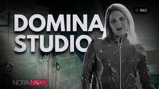 Begleite Nora Noxx ins Dominastudio