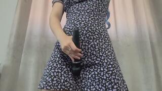 I masturbate with a vibrator in a pacifier and skirt, my pussy still doesn't cum