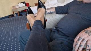smelling and massaging dirty feet in pantyhose HD wmv 1920x1080