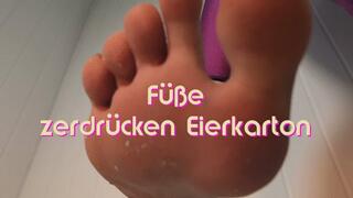 Naked feet crush egg cartons - Nackte Füße zertreten Eierkartons