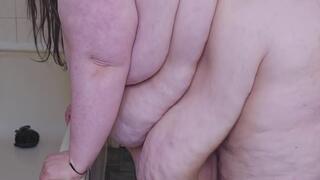 SSBBW MAKING FAT BELLY CLAP ON THIGHS