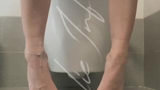 Cago su di te, cornuto E ti piace pure EXTREME FARTING , Pissing, ed insulti per il coglione che Sei