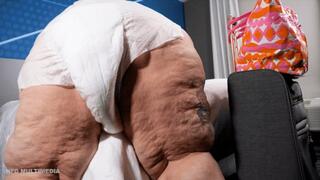 Ivy Davenport: SSBBW Hotel Diaper Tease - Changing My Soaked Travel Diaper - MP4 1080