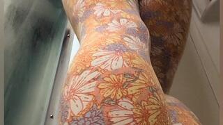 Holding & Wetting in Pink Floral Leggings