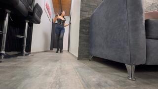 Kalinda crushes tomatoes