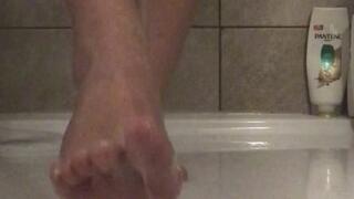 Soapy Foot Tease – Wet Soles, Slippery Toes & Creamy Soap Play