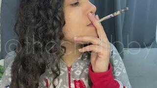 Sensual Smoking with New Rolling Paper – Lip Closeups & Seductive Glances