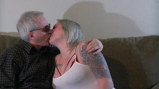 A kiss for the key (mp4)