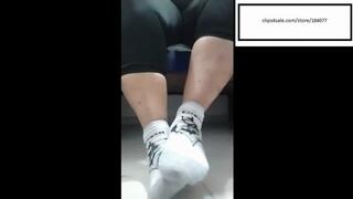 Bianca tries powder for the itch 4