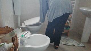 I'm groaning in severe constipation!