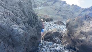 Girl needs to pee on rocks