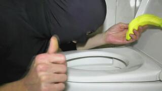 Banana: Slave overcomes his greatest disgust for the mistress
