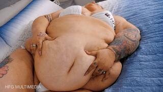 Ivy Davenport: Belly Rub Bliss -SSBBW Big Belly Girl Rubs Her Sexy Fat Belly - MP4 1080 hd