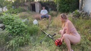 Cranking Cutie in Heels Fails to Start – Wet Job Instead