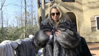 Stroke It To My New Fur Coat (WMV HD)