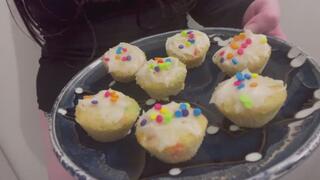 Verbal Humiliation Cupcake Toilet Cakes for Piggy