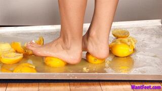 Barefoot Lemon Squish - Food Crush - HD MP4