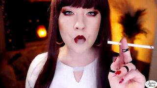 An Eve between my dark lips [wmv]