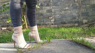 Roxan in short boots (3)