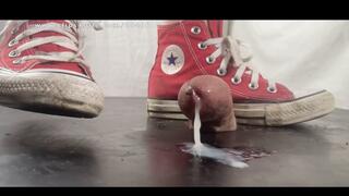 A Shoejob in well worn and dirty Converse Sneakers - summer special - Tramplegirl squeezes the cum out of his dick with her red chucks - slavecam only - 4k